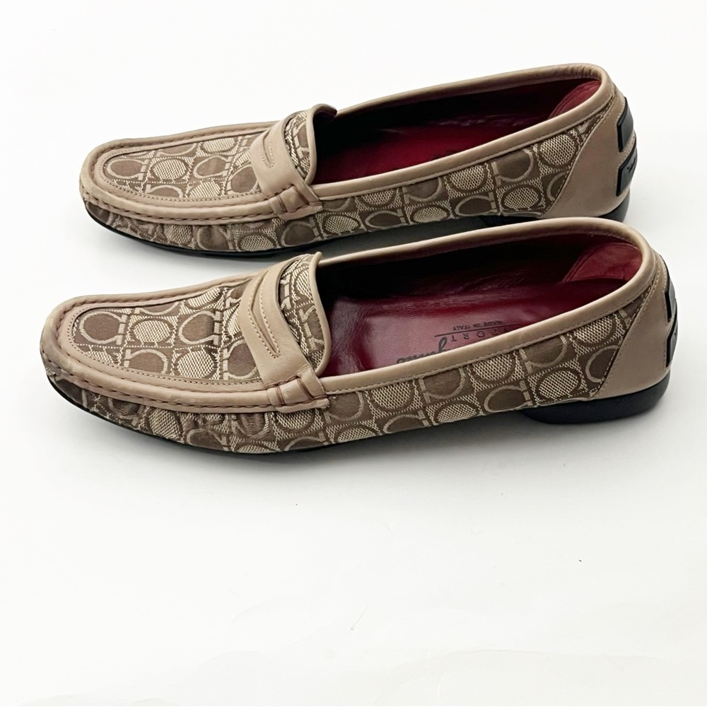 SALVATORE FERRAGAMO Brown Patterned Slip On Driving Loafers, Size 8.5AA - Picture 6 of 11